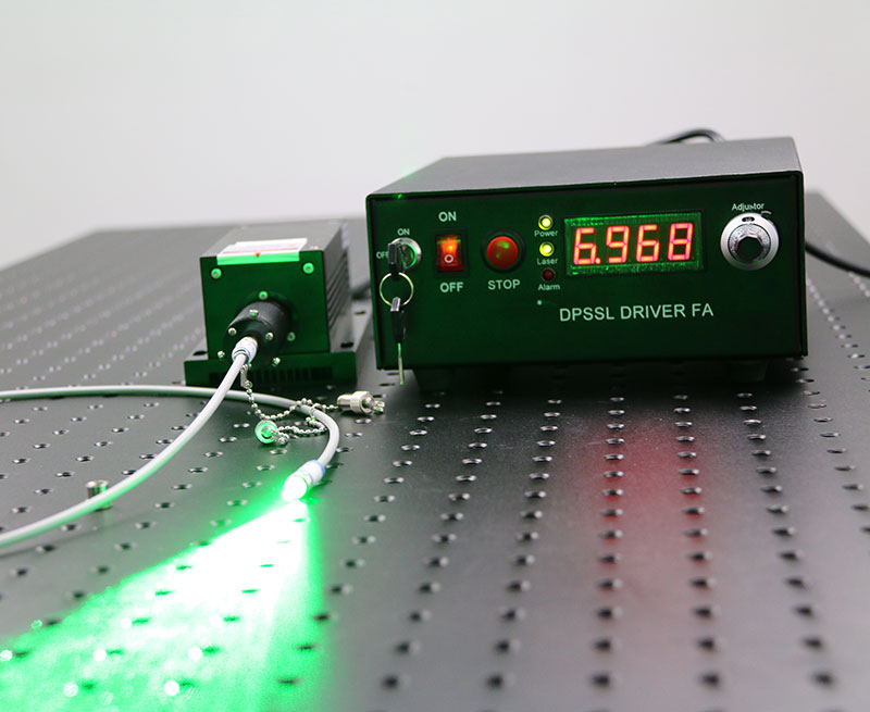 532nm 2000mW 緑色 ラボレーザー ファイバーレーザー光源 強力なレーザービーム